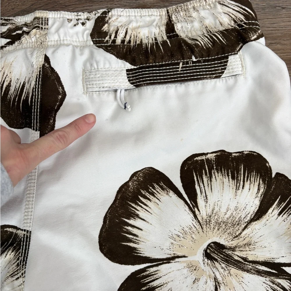 Abercrombie & Fitch Men's Floral Board Shorts - Brown and Cream XL - Picture 7 of 8